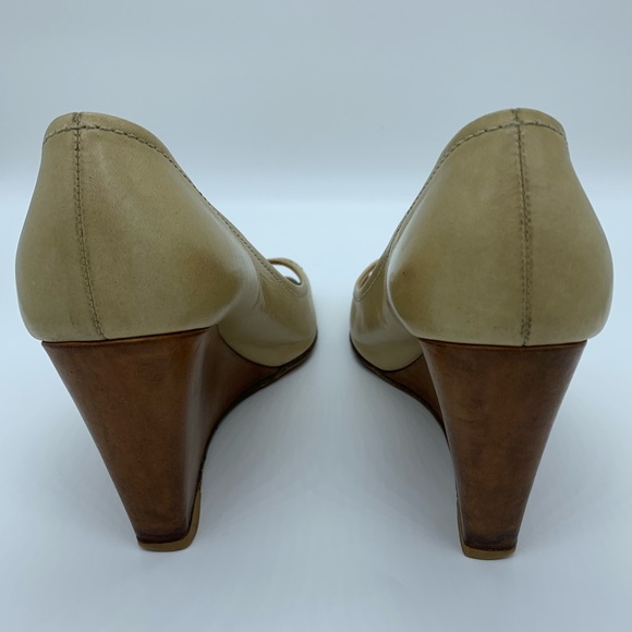 🌟PRADA NUDE LEATHER WEDGES - Picture 5 of 8